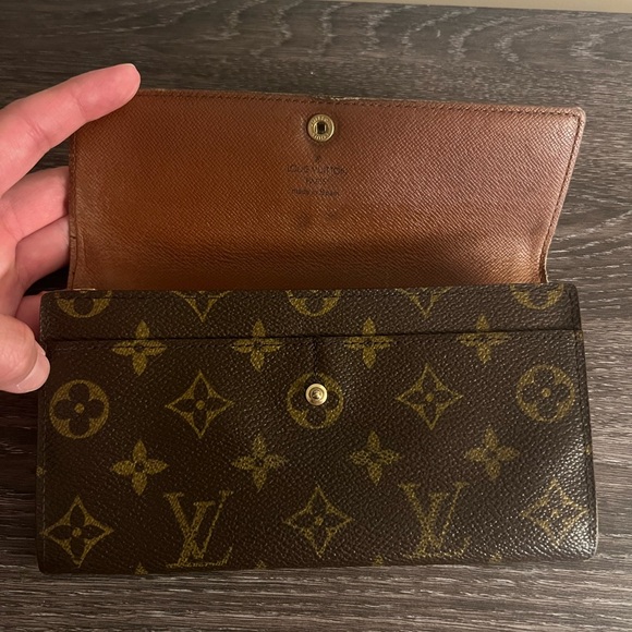 Louis Vuitton Wallet - Picture 3 of 9